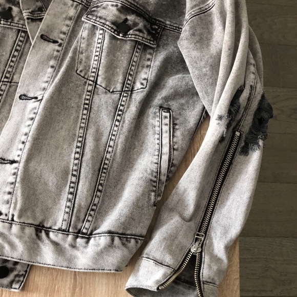 Women’s Washed Gray Oversized Jean Jacket - Picture 5 of 6